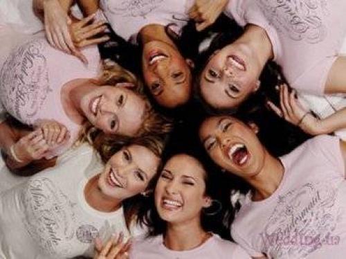 Какие инструменты необходимы для рисования полосок на ногтях.