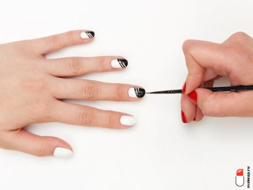 Какие лаки лучше всего использовать для создания полосок. Двухцветный маникюр в полоску: фотоинструкция