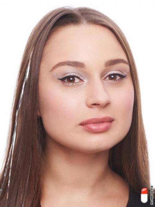 Какой стиль макияжа подойдет к костюмам снежинки и лисички. Плясать выходи: макияж Снегурочки на Новый год