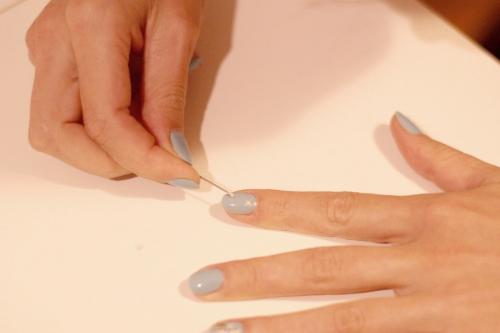 Удивительные идеи для дизайна ногтей по мокрому лаку иголкой 05