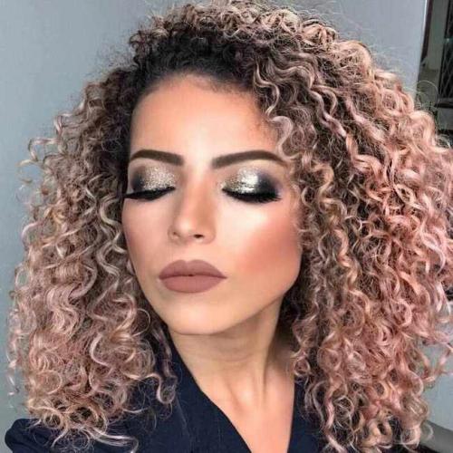 Топ-10 модных стрижек для кудрявых волос в 2022 году 15