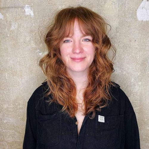 Топ-10 модных стрижек для кудрявых волос в 2022 году 03