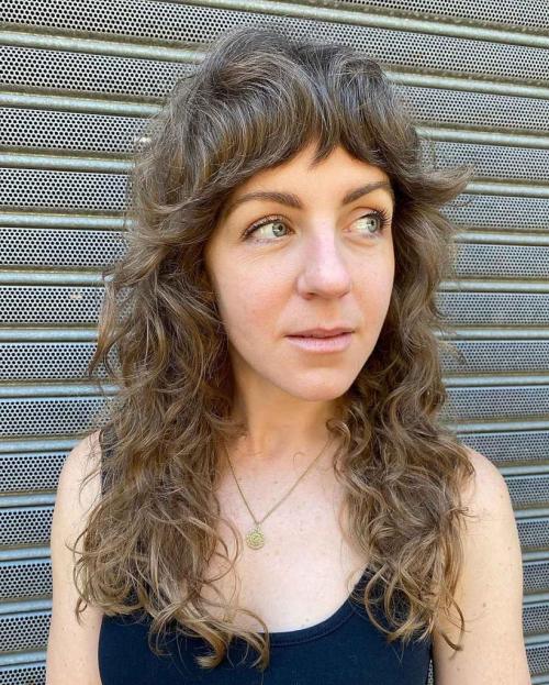 Топ-10 модных стрижек для кудрявых волос в 2022 году 01