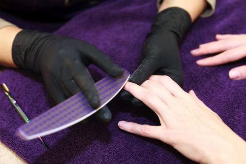 Секреты и техники: как сделать маникюр по мокрому лаку как профессионал 14 Секреты и техники: как сделать маникюр по мокрому лаку как профессионал 14