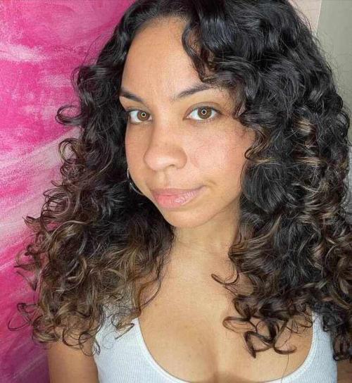 Топ-10 модных стрижек для кудрявых волос в 2022 году 20