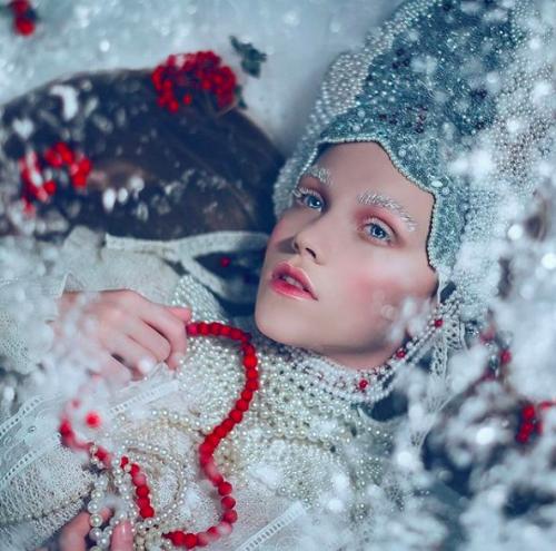 Какой стиль макияжа подойдет к костюмам снежинки и лисички. Плясать выходи: макияж Снегурочки на Новый год