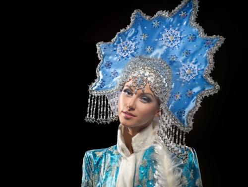 Какой стиль макияжа подойдет к костюмам снежинки и лисички. Плясать выходи: макияж Снегурочки на Новый год