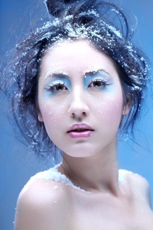 Какой стиль макияжа подойдет к костюмам снежинки и лисички. Плясать выходи: макияж Снегурочки на Новый год