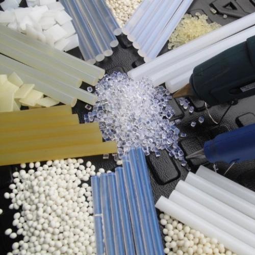 Чем заменить стержни для клеевого пистолета. Виды термоклея