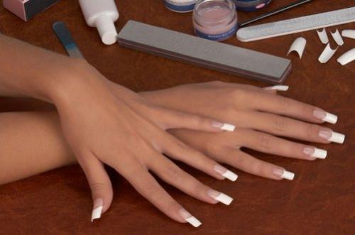 На что приклеить типсы без клея. Лайфхак: чем приклеить накладные ногти если нет клея? 07