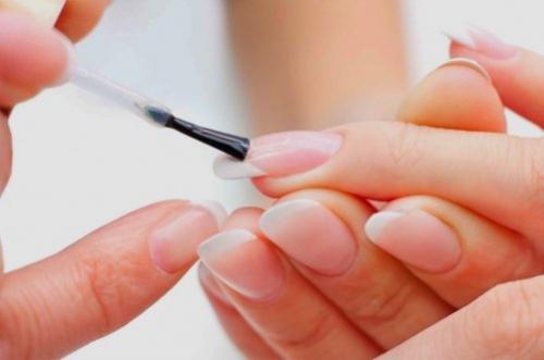 На что приклеить типсы без клея. Лайфхак: чем приклеить накладные ногти если нет клея? 04