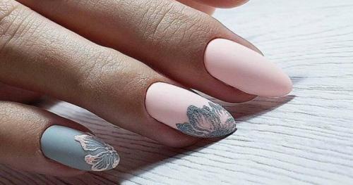 Можно ли использовать яркие и насыщенные цвета в сочетании с розово-серым лаком. Маникюр в разных серо-розовых оттенках