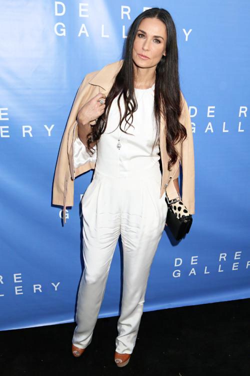 Стильная элегантность: как Деми Мур создает образы 05