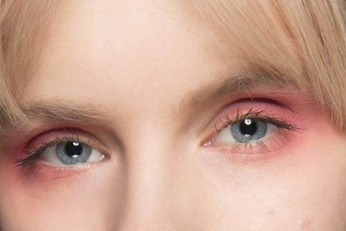 Какие другие оттенки макияжа гармонично дополнят яркое сочетание медных тонов смоки омбре. Всё о макияже смоки айс