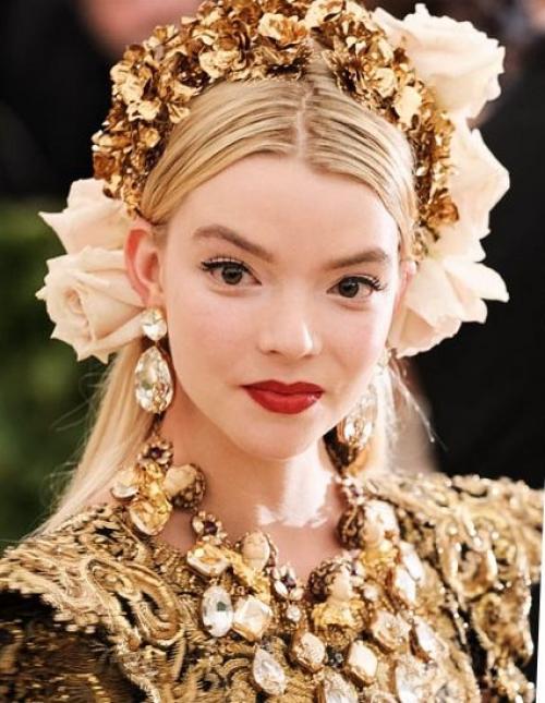 Какие аксессуары являются фаворитами актрисы. Стиль звезды: любимые камни голливудских красоток