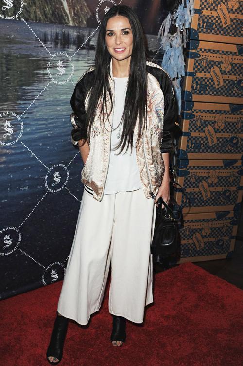 Стильная элегантность: как Деми Мур создает образы 01