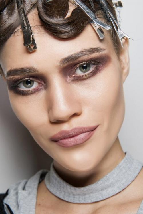 Какие другие оттенки макияжа гармонично дополнят яркое сочетание медных тонов смоки омбре. Всё о макияже смоки айс