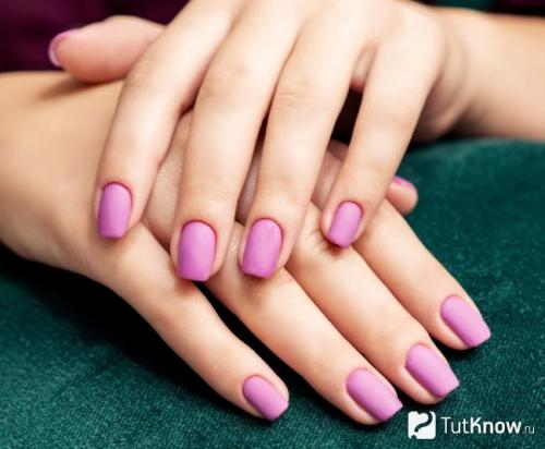 Способы сделать матовые ногти гель-лаком. Использование матового топа 04