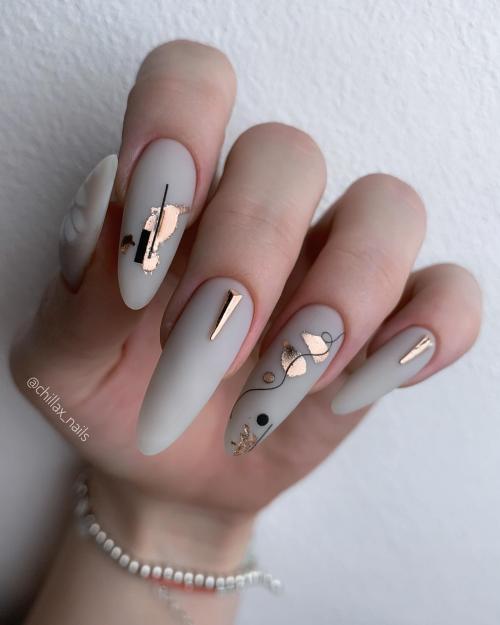 Можно ли сочетать лаки по мокрому лаку с другими видами дизайна ногтей, например, стразами или трафаретами. Цветовой круг в маникюре