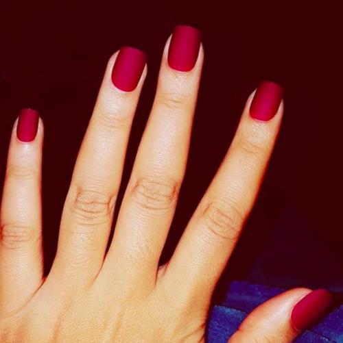 Чем отличаются лаки по мокрому лаку от обычных лаков для ногтей. Лак для ногтей от А до Я