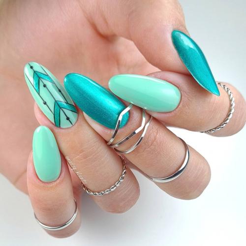 Можно ли сочетать лаки по мокрому лаку с другими видами дизайна ногтей, например, стразами или трафаретами. Цветовой круг в маникюре