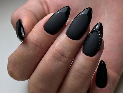 Матовый лак для ногтей черный. Разнообразие черного матового маникюра с фото