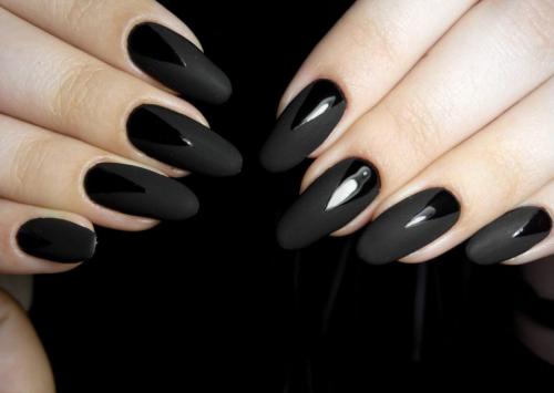 Матовый лак для ногтей черный. Разнообразие черного матового маникюра с фото