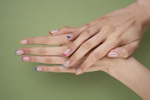 Как Клеить Полоску Виде Френча на Ногти: Пошаговая Инструкция 01 Как Клеить Полоску Виде Френча на Ногти: Пошаговая Инструкция 01