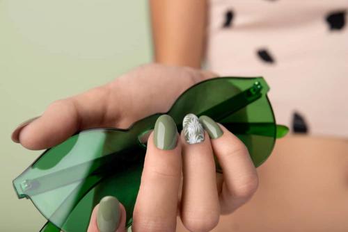 Fashion nails: стильные идеи декора для маникюра в Wildberries 05