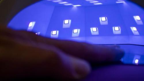 Как правильно сушить 3D-ногти после нанесения. Почему гель-лак плохо сохнет или морщится: как правильно пользоваться лампой