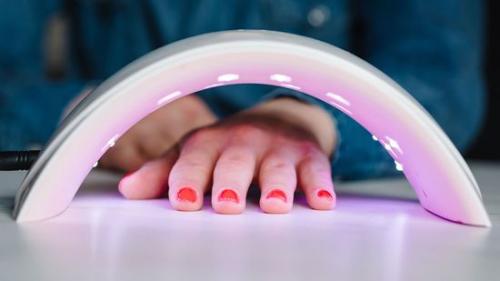 Как правильно сушить 3D-ногти после нанесения. Почему гель-лак плохо сохнет или морщится: как правильно пользоваться лампой