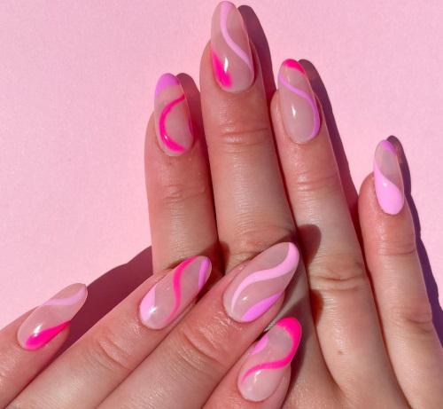 Какие материалы и инструменты нужны для создания розового маникюра. Розовый маникюр с дизайном, стразами, блестками на короткие ногти. Фото