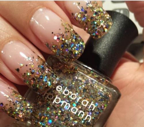 Как сделать бордовый маникюр идеально подходящим к вашему черному наряду: лучшие советы и трюки 12