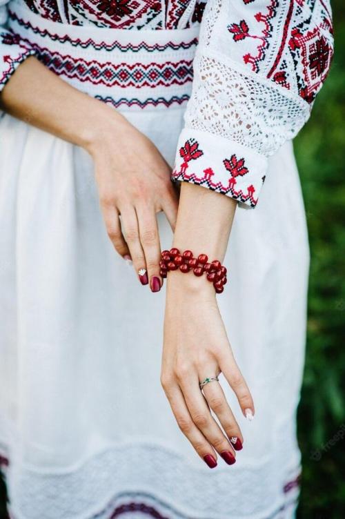 Цвет ногтей под красное платье. Маникюр под цвет одежды