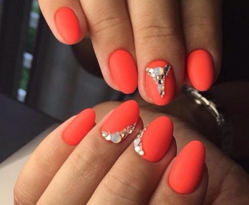 Стоит ли выбирать матовый или глянцевый лак для красного платья. Правильные сочетания цветов