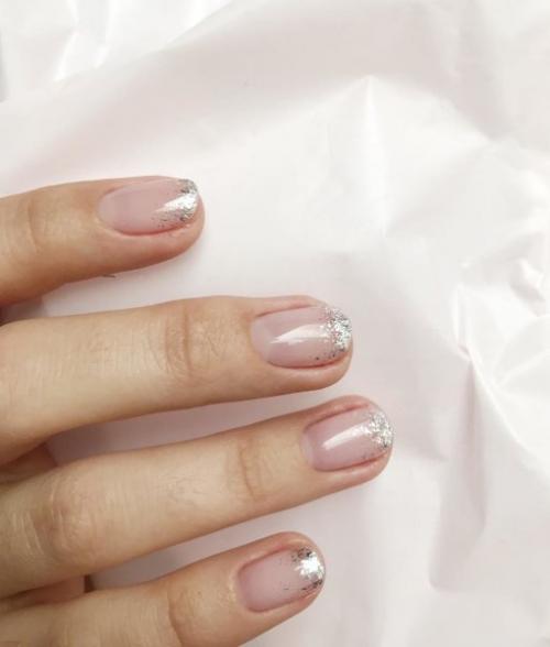 Стоит ли выбирать дизайн на ногтях, сочетающийся с красным платьем на свадьбу. Красная книга: как сделать маникюр под красное платье?