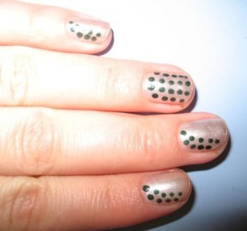 Цветы на ногтях из точек. Маникюр с точками: новинки стильного дизайна 2020