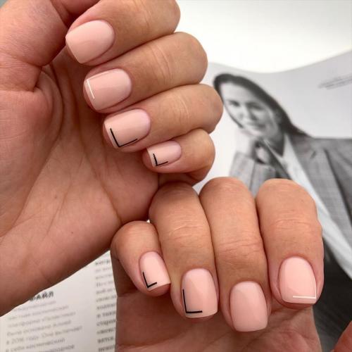 Какой дизайн ногтей подойдет для повседневного образа а какой для вечеринки. Фото лучших дизайнов нюдовых ногтей