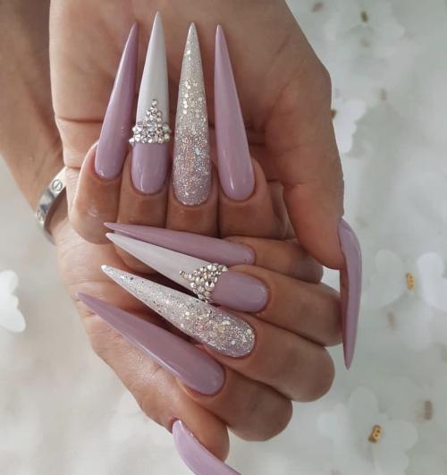 Какой дизайн ногтей подойдет для повседневного образа а какой для вечеринки. Фото лучших дизайнов нюдовых ногтей