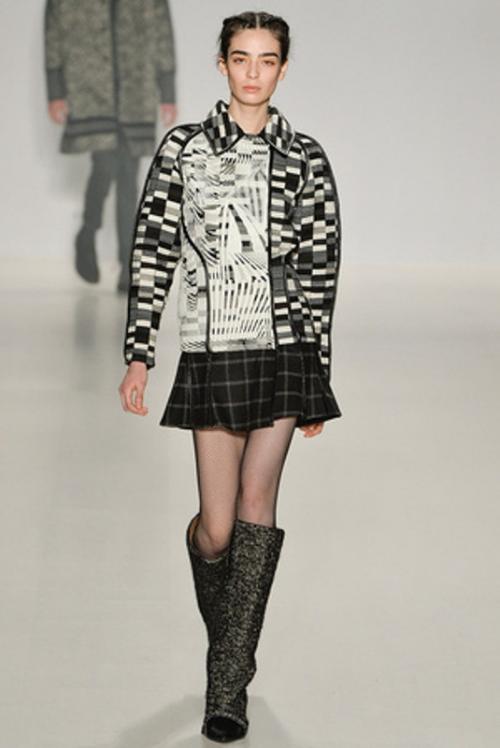 Розовая юбка в клетку. Модные фасоны юбок в клетку