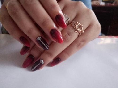 Девочки, я самоучка, занимаюсь недавно, делала за 250 наращивание, потом повысила до 400, теперь хочу на курсы. 01