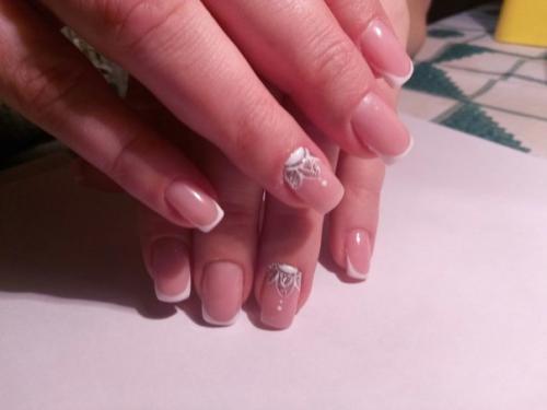 Девочки, я самоучка, занимаюсь недавно, делала за 250 наращивание, потом повысила до 400, теперь хочу на курсы. 04