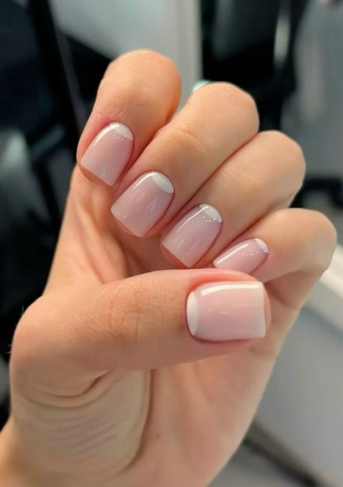 Этот вариант маникюра - про спокойную элегантность и идеальную аккуратность.  