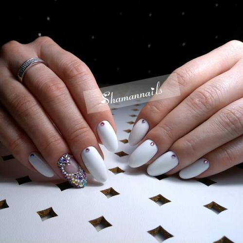 Маникюр бесплатно.  Бесплатно? 01