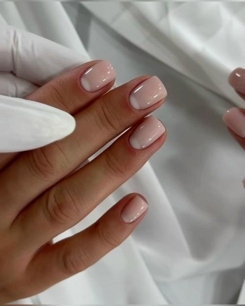 Этот вариант маникюра - про спокойную элегантность и идеальную аккуратность. 01