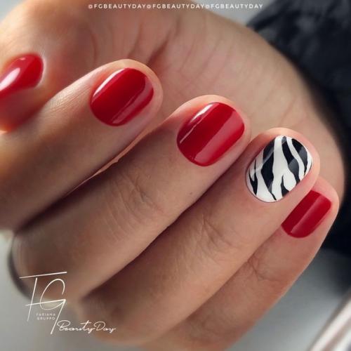 Красный маникюр с дизайном, на короткие ногти. 07