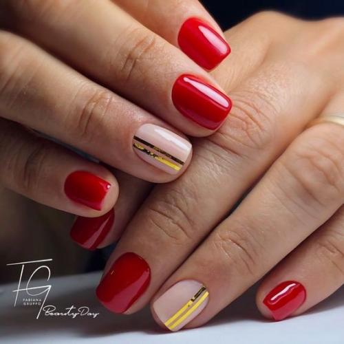 Красный маникюр с дизайном, на короткие ногти. 04