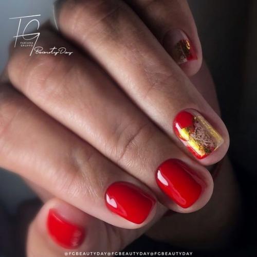 Красный маникюр с дизайном, на короткие ногти. 08