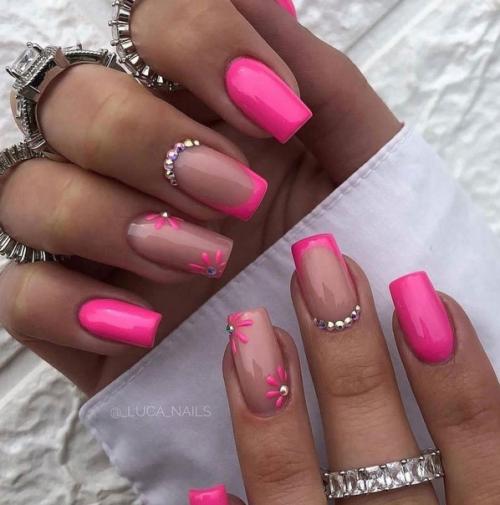 Геометрические узоры маникюру современность и точность придают. 09