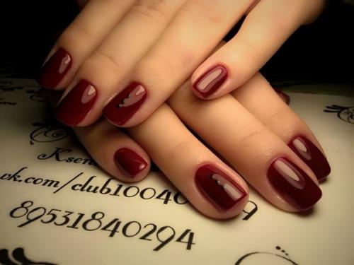 Девочки, работаю не так давно, знаю, что проблемы с маникюром, не умею красить под кутикулу, и где-то плохо ровняю (. 04